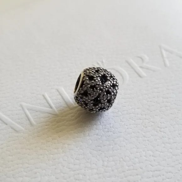 Pandora Shimmering Lace Charm - Picture 2 of 6